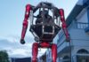 Chiński mech z Hangzhou. Unitree pokazało GD01 za 3,9 mln juanów Chiński mech Unitree GD01 podczas prezentacji w Hangzhou