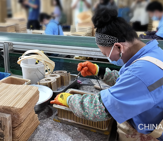 Chiński bambus zamiast plastiku. Zielony przemysł rośnie w prowincjach Produkty bambusowe z Anji w prowincji Zhejiang jako alternatywa dla plastiku