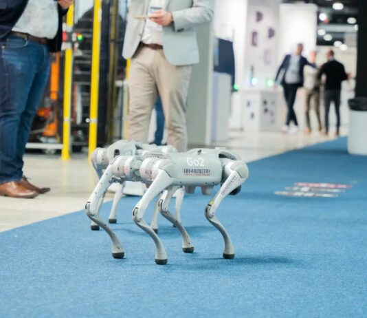 Chińskie roboty w Polsce. Po Edwardzie czas na przemysł Chiński robot Unitree prezentowany podczas Warsaw Industry Automatica 2026 w Polsce