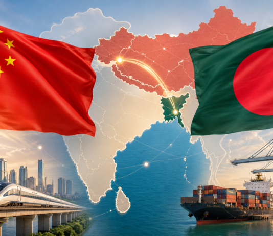 Bangladesz bliżej Chin. Pekin wzmacnia dyplomację w Azji Południowej Flagi Chin i Bangladeszu na tle mapy Azji Południowej, portu i szlaków handlowych