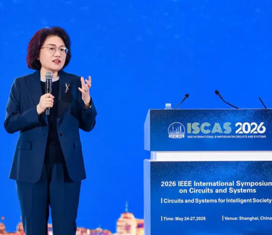 Huawei ogłasza przełom w chipach. Chiny odpowiadają na blokadę USA chipy Huawei i Tau Scaling Law podczas prezentacji w Szanghaju