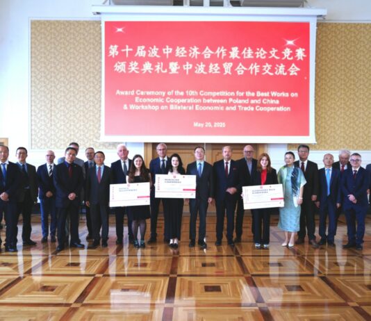 Finał konkursu prac dyplomowych Polska–Chiny z udziałem ambasadora ChRL Lu Shana Finał konkursu prac dyplomowych Polska Chiny w Ambasadzie ChRL w Warszawie