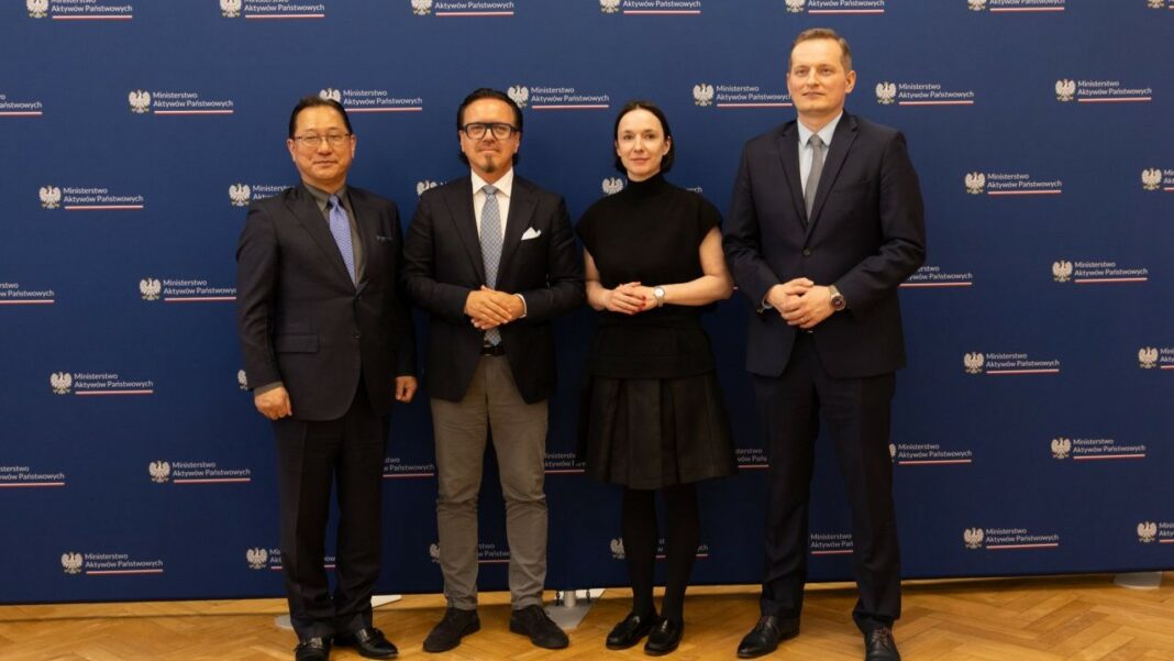 foxconn-w-polsce-jaworzno-hub-elektromobilnosci-balczun-gronkiewicz-seki Foxconn w Polsce podczas spotkania w sprawie hubu elektromobilności w Jaworznie z udziałem Jun Sekiego, Wojciecha Balczuna, Elizy Zeidler i Cypriana Gronkiewicza