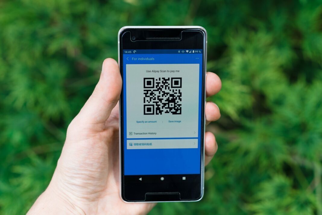 Jak płacić w Chinach telefonem w 2026 roku Jak płacić w Chinach w 2026 roku – telefon z kodem QR, karta i juany