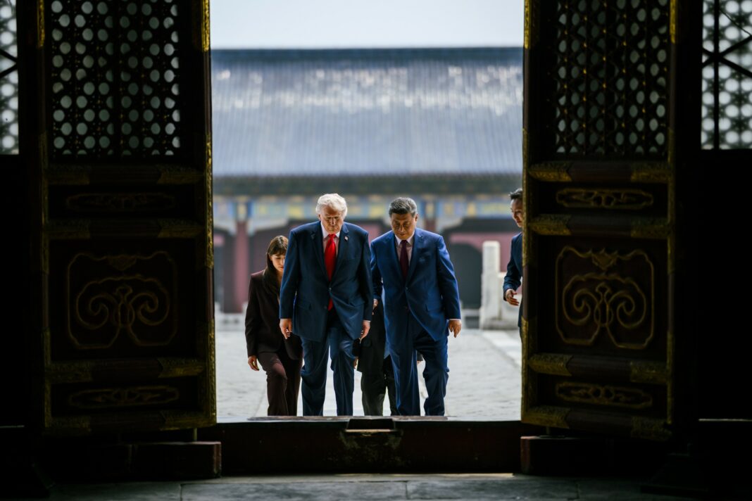 relacje-chiny-usa-xi-trump-stabilnosc-strategiczna Xi Jinping i Donald Trump w Świątyni Nieba w Pekinie podczas rozmów o relacjach Chiny USA