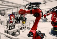 Roboty z Tianjinu mają pracować, nie pozować Roboty z Tianjinu na linii produkcyjnej SIASUN