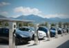 Chiny mają prawie 22 mln punktów ładowania aut elektrycznych samochody elektryczne w Chinach przy punktach ładowania na parkingu