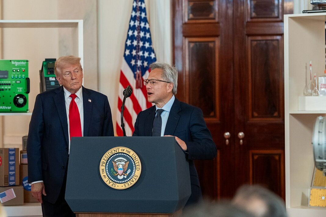 Trump leci do Pekinu z Jensenem Huangiem z Nvidii Trump leci do Pekinu z Jensenem Huangiem z Nvidii i szefami Big Techu