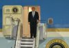 Trump wylądował w Pekinie. Han Zheng powitał prezydenta USA Trump wylądował w Pekinie. Trump wysiada z Air Force One po przylocie do Pekinu na państwową wizytę w Chinach 13 maja 2026 roku.