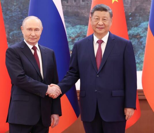 Wizyta Putina w Chinach. Co podpisały Pekin i Moskwa wizyta Putina w Chinach, Xi Jinping i Władimir Putin podpisują wspólne oświadczenie w Pekinie