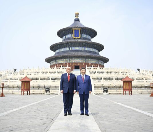 Xi Jinping i Donald Trump w Pekinie. Rozmowy, Świątynia Nieba i biznes Xi Jinping i Donald Trump w Pekinie przed Pawilonem Modlitwy o Urodzaj w Świątyni Nieba