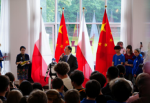 China Day w Warszawie. Od jabłek-przyjaźni po taniec robotów China Day w Warszawie w Ambasadzie Chińskiej Republiki Ludowej z udziałem J.E. Ambasadora Lu Shana i gości