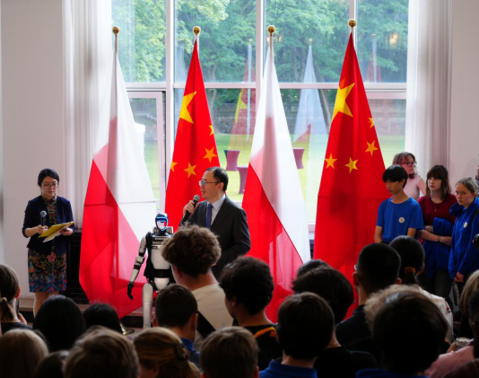 China Day w Warszawie. Od jabłek-przyjaźni po taniec robotów China Day w Warszawie w Ambasadzie Chińskiej Republiki Ludowej z udziałem J.E. Ambasadora Lu Shana i gości