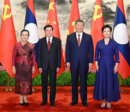 Pekin rozwija współpracę z Laosem. Od kolei Kunming–Wientian po AI Chiny i Laos, Xi Jinping i Thongloun Sisoulith podczas spotkania w Pekinie