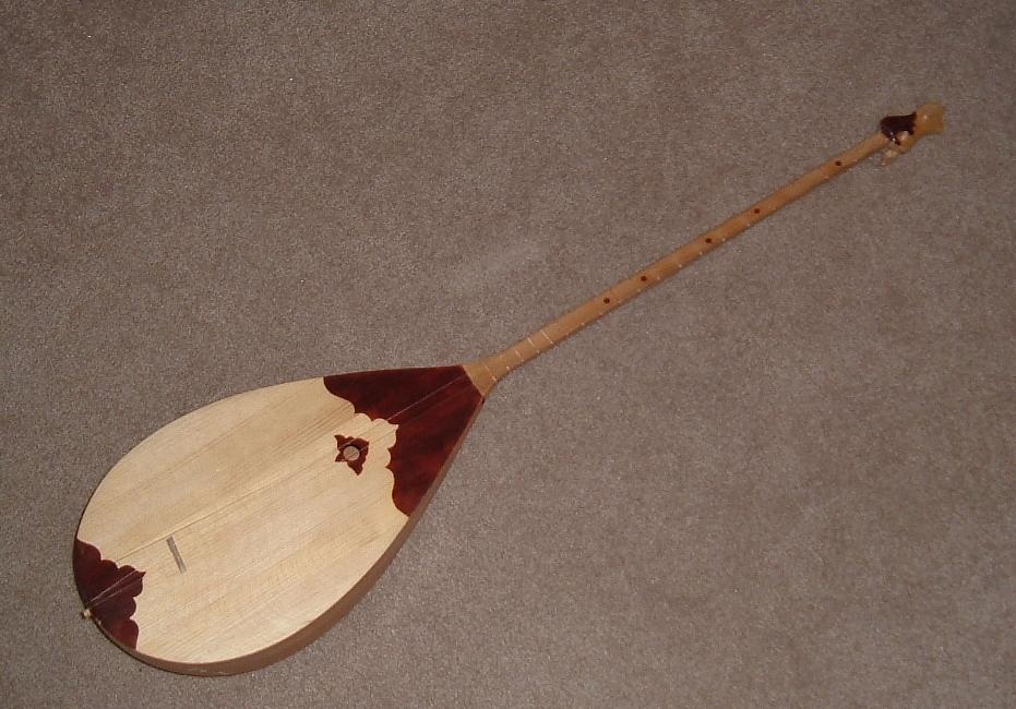 Dongbula, czyli dombra, tradycyjny kazachski instrument strunowy