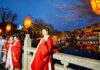 Hanfu na ulicach Chin. Jak internetowa subkultura stworzyła rynek wart miliardy Hanfu w Luoyangu – kobiety w tradycyjnych strojach wśród lampionów