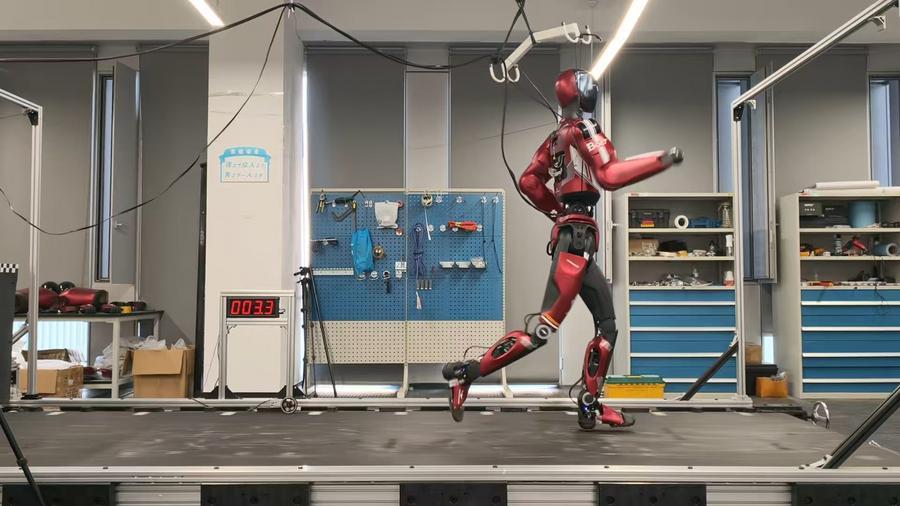 Nowe sektory gospodarki Chin – robot Bolt w Hangzhou Nowe sektory gospodarki Chin i humanoidalny robot Bolt w Hangzhou