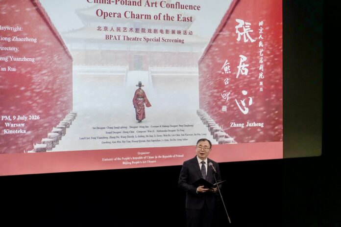 zhang-juzheng-w-warszawie-kinoteka Zhang Juzheng w Warszawie – pokaz filmu teatralnego w Kinotece. Ambasador Chin w Polsce Lu Shan przemawia.