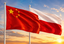 Chiny i Polska razem dla reformy i doskonalenia globalnego systemu zarządzania Flagi Chin i Polski symbolizujące relacje chińsko-polskie