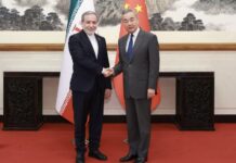 Chiny apelują do Iranu i USA o powrót do negocjacji Wang Yi i Seyyed Abbas Araghchi podczas rozmów w Pekinie 16 września 2026 roku