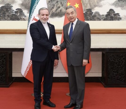 Chiny apelują do Iranu i USA o powrót do negocjacji Wang Yi i Seyyed Abbas Araghchi podczas rozmów w Pekinie 16 września 2026 roku