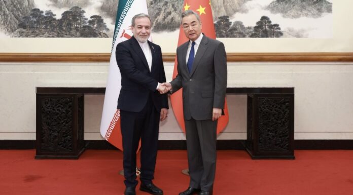 Chiny apelują do Iranu i USA o powrót do negocjacji Wang Yi i Seyyed Abbas Araghchi podczas rozmów w Pekinie 16 września 2026 roku