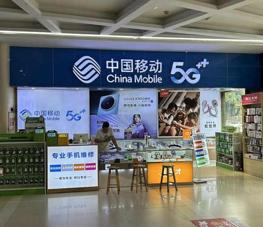 Czy Google i WhatsApp działają w Chinach? Internet, eSIM i roaming w 2026 roku Internet mobilny w Chinach – salon China Mobile 5G w Dongguan