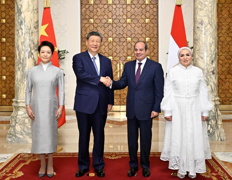 Xi Jinping i Abdel Fattah el-Sisi z małżonkami w Kairze Xi Jinping w Egipcie z Peng Liyuan, Abdelem Fattahem el-Sisim i Entissar el-Sisi w Kairze