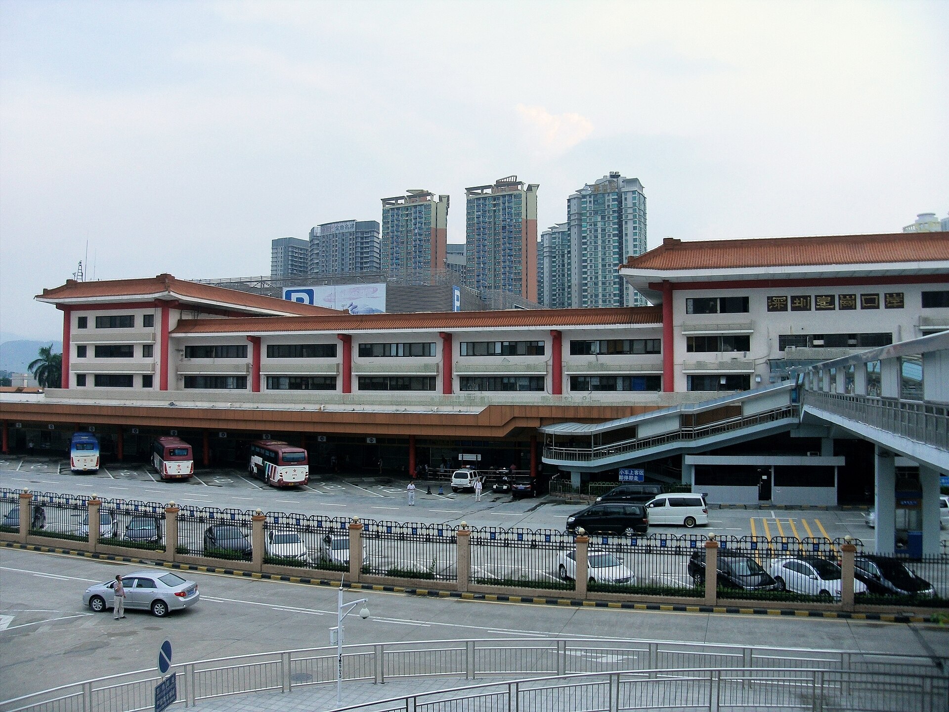 Przejście Huanggang w Shenzhen – Wikimedia Przejście graniczne Huanggang między Shenzhen a Hongkongiem