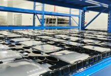 Chiny przyspieszają prace nad bateriami stałostanowymi Ogniwa baterii Talent New Energy w zakładzie produkcyjnym w Chinach