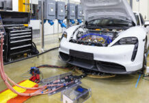 Zespół z Chin i Wielkiej Brytanii osiągnął 98,51 proc. sprawności w bezprzewodowym ładowaniu aut Samochód elektryczny podczas testu bezprzewodowego ładowania w Oak Ridge National Laboratory