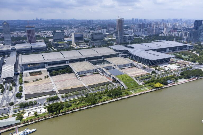Widok z lotu ptaka na kompleks Targów Kantońskich (Canton Fair Complex) w Guangzhou