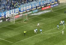 63 259 widzów na finale amatorskiej ligi. Rekord w Dalian Mecz piłkarski na stadionie Suoyuwan w Dalian z kibicami na trybunach