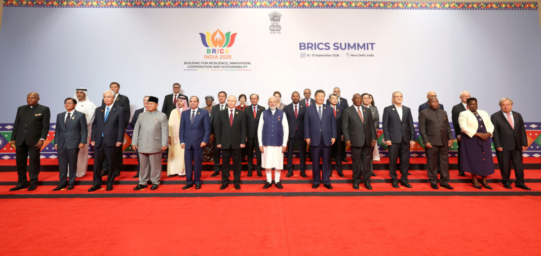Globalne Południe i szczyt BRICS 2026 Uczestnicy szczytu BRICS 2026 w New Delhi pozują do wspólnego zdjęcia.