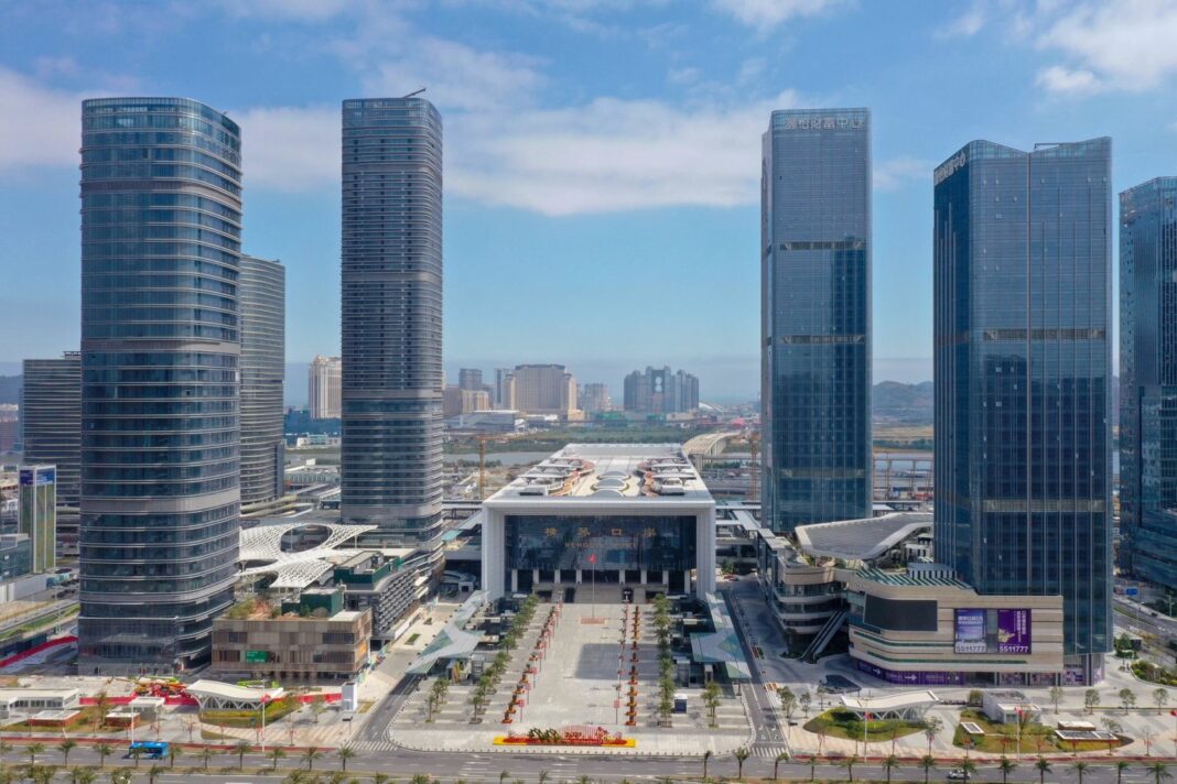 Hengqin Port w Zhuhai Hengqin Port w Zhuhai, przejście łączące Hengqin z Makau