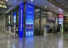 Jeden bilet na pociąg, metro i samolot? Chiny chcą uprościć podróżowanie do 2030 roku Stanowisko odprawy i nadawania bagażu China Eastern i Shanghai Airlines przy węźle Hongqiao w Szanghaju