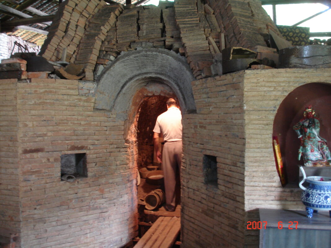 Tradycyjny piec ceramiczny w Jingdezhen w prowincji Jiangxi