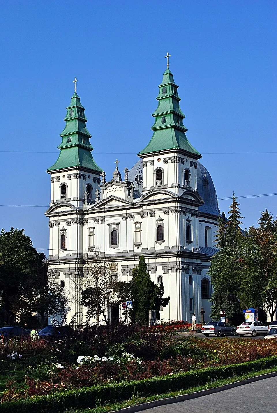 Dawny kościół dominikanów w Tarnopolu z wieżami przypominającymi chińskie pagody