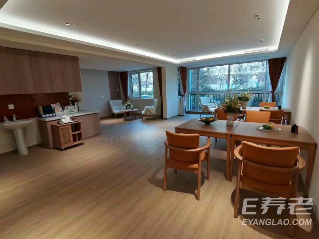Apartament dla seniorów w Ronghua Qishan Przestronny apartament z częścią dzienną w kompleksie Ronghua Qishan