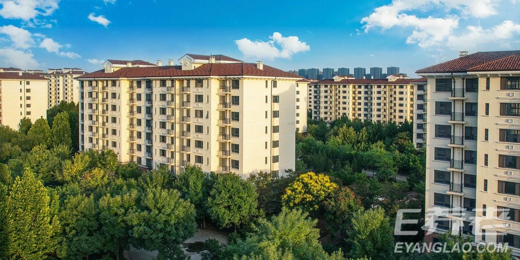 Ronghua Qishan – osiedle dla seniorów w Sanhe Budynki osiedla Ronghua Qishan dla seniorów w Sanhe w prowincji Hebei