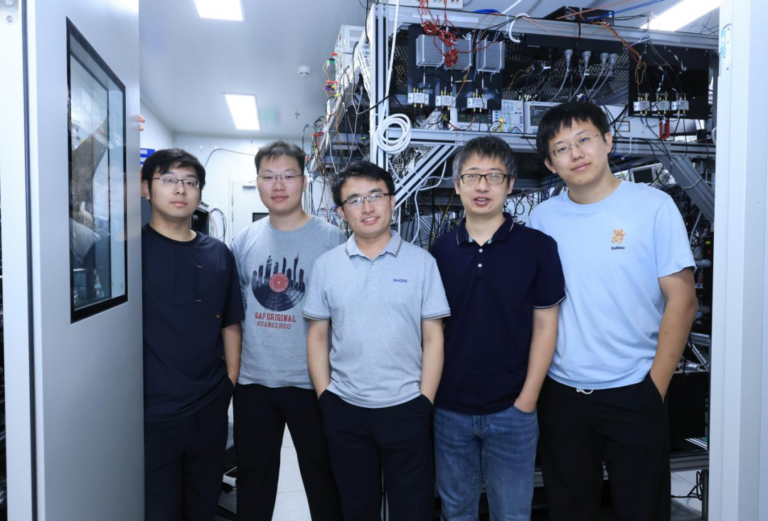 Ding Shiqian i zespół Uniwersytetu Tsinghua pracujący nad zegarem jądrowym toru-229