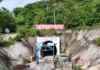 W Gansu przebito tunel Anhua. Ma 19,98 km i jest najdłuższy na linii Tianlong Wejście do tunelu Anhua na budowanej linii kolejowej Tianlong w prowincji Gansu