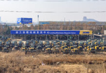 Chiński przemysł wrócił do strefy wzrostu. PMI wzrósł do 50,1 pkt Maszyny XCMG w centrum wysyłkowym w Xuzhou w Chinach